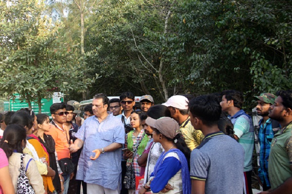 On field demonstration by teacher